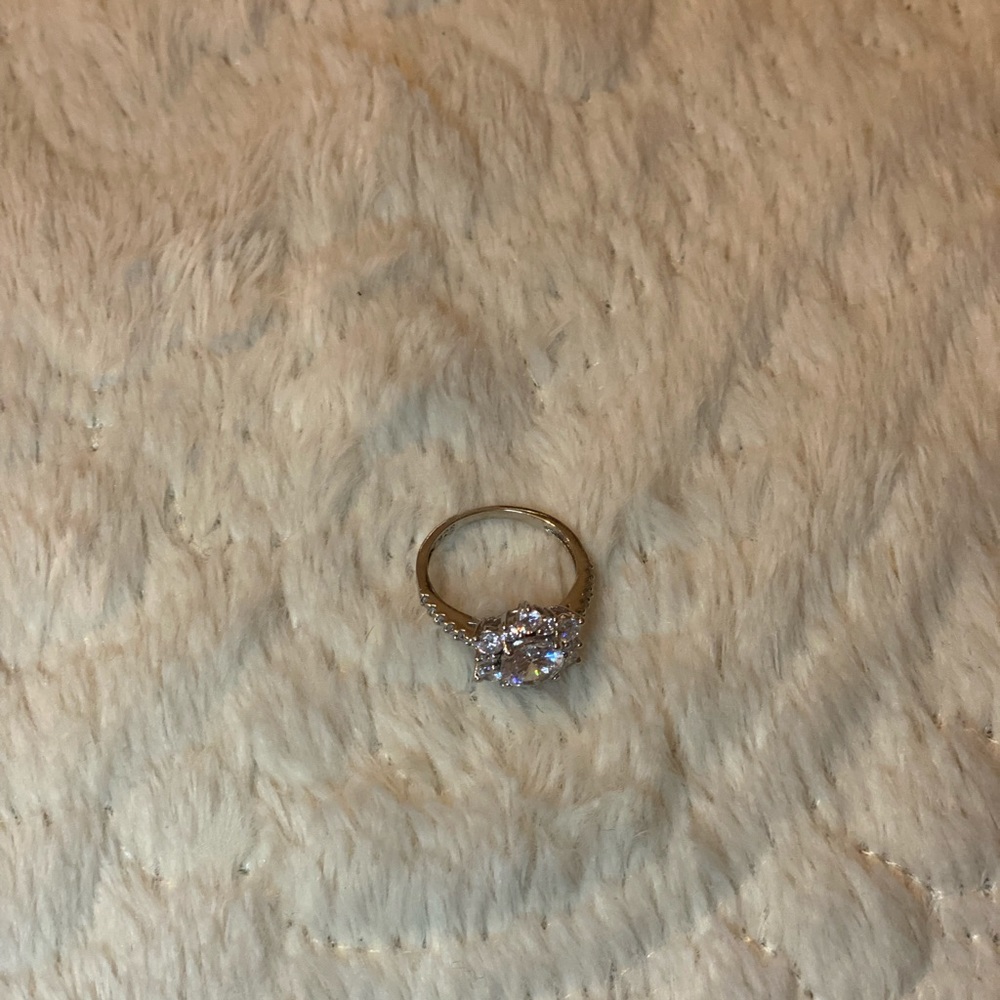 Beautiful ring - Picture 5 of 5
